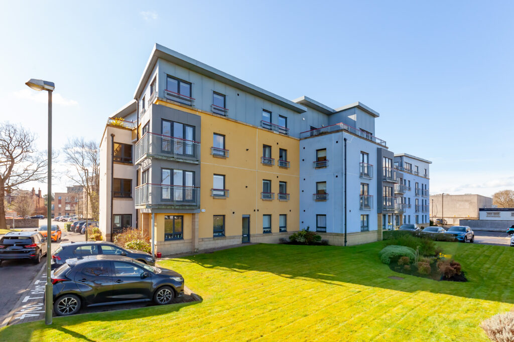 Flat 2, 30 Barnton Grove, Edinburgh, EH4 6EJ