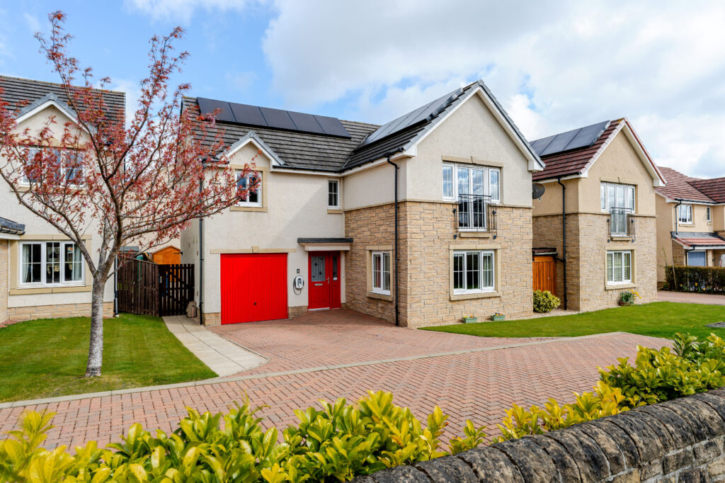 8 Millcraig Mews, Winchburgh, EH52 6WG