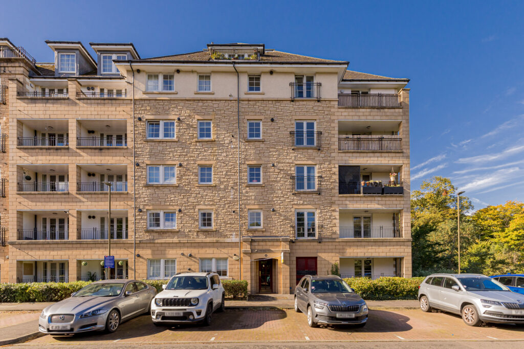 2/15 Powderhall Brae, Edinburgh, EH7 4GD