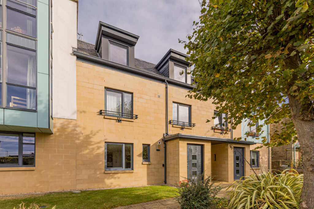 1A Traquair Park West, Edinburgh, EH12 7AN