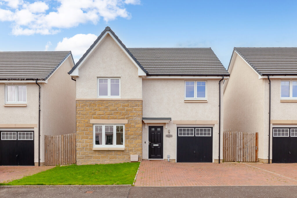 3 Briestonhill Drive, West Calder, EH55 8FS