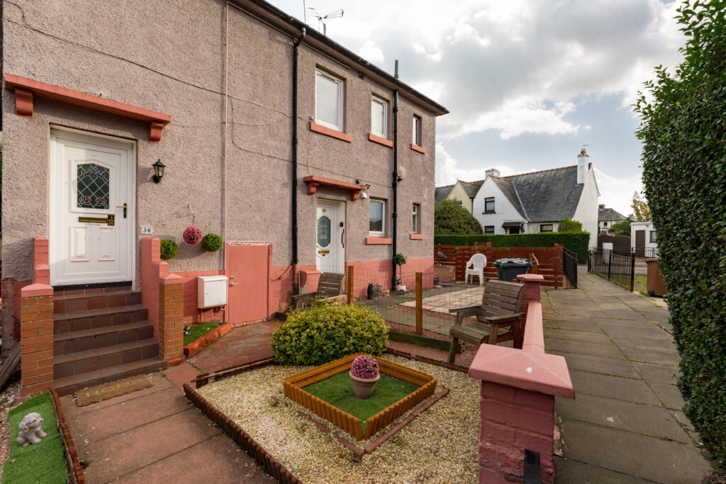 38 Longstone Crescent, Edinburgh, EH14 2AT